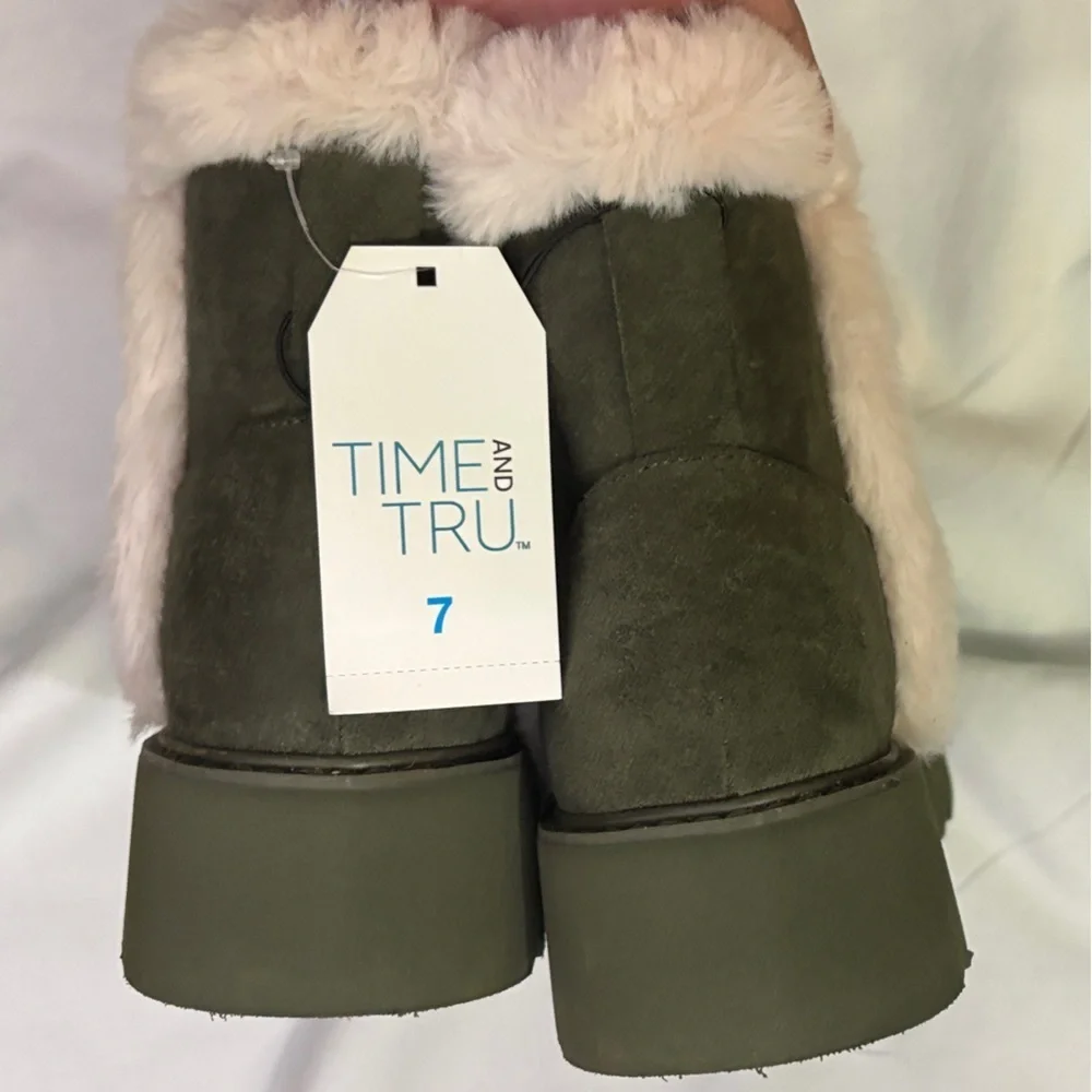 🫒🆕🫒Time & Tru Women’s Mini Faux Fur Cozy Boot In Olive-Size 7